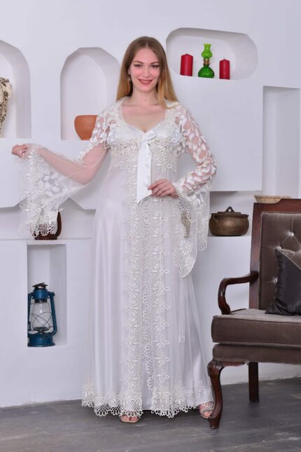 Long bridal nightgown with hat