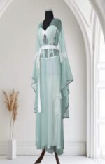 صبحلك ساتان طويل  مع مشلح من التول و المطرزات الفاخرة